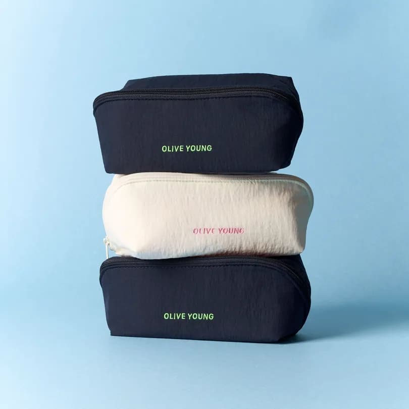 OLIVEYOUNG Daily Beauty Organizer (Navy/Ivory)