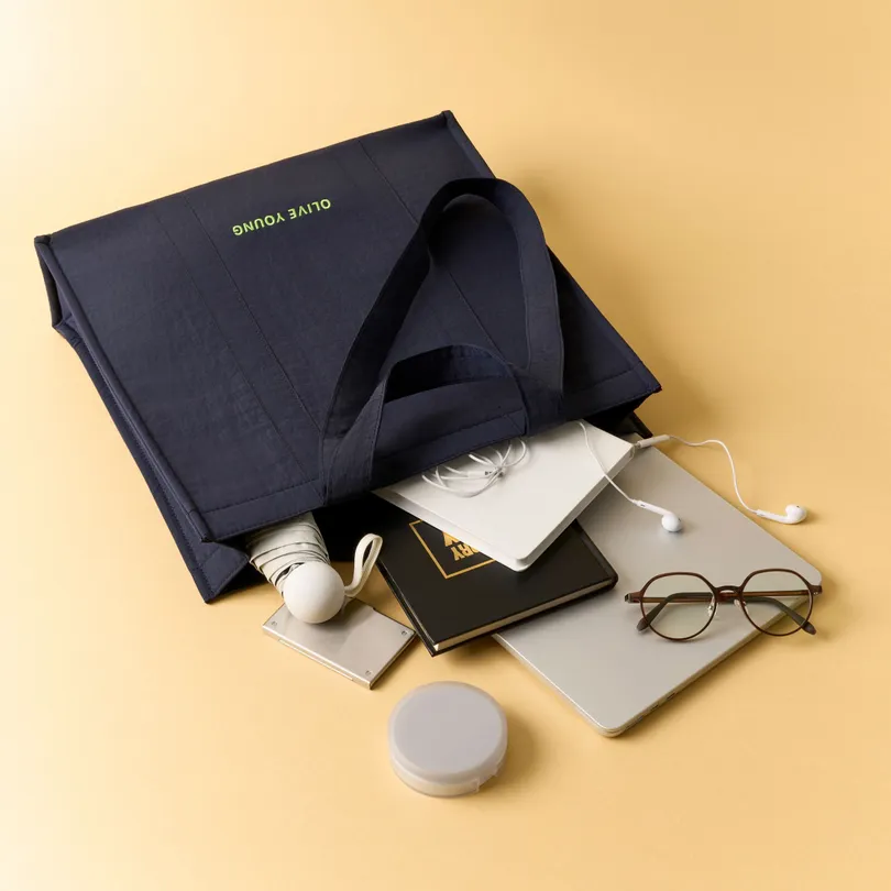 OLIVEYOUNG Daily Tote Bag (Navy/Ivory)